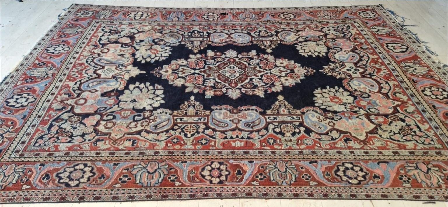 Après restauration — Tapis floral — taches et usure effacées